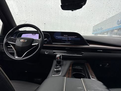 Used 2023 Cadillac Escalade Premium Luxury image 15