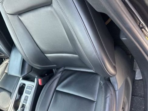 Used 2023 Ford Explorer XLT w/ Equipment Group 202A RWD image 4