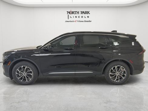 New 2026 Lincoln Nautilus Premier AWD/4WD image 3
