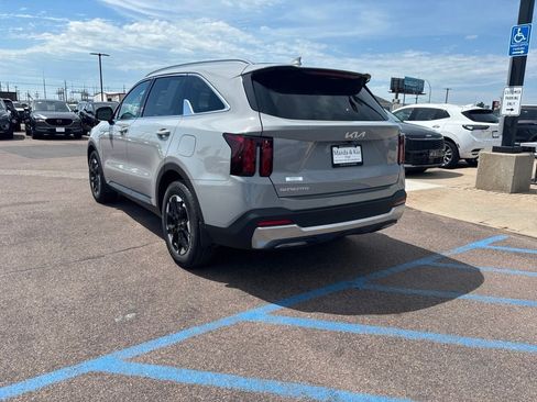 Used 2025 Kia Sorento S w/ Panoramic Sunroof Package FWD image 7