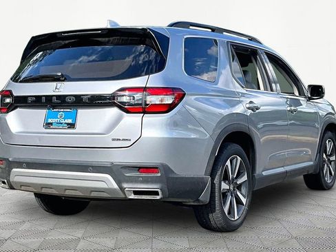 Certified 2025 Honda Pilot Touring image 5