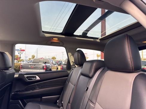 Certified 2020 Nissan Pathfinder SL image 16