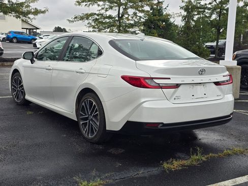 Used 2025 Toyota Camry XLE AWD/4WD image 6