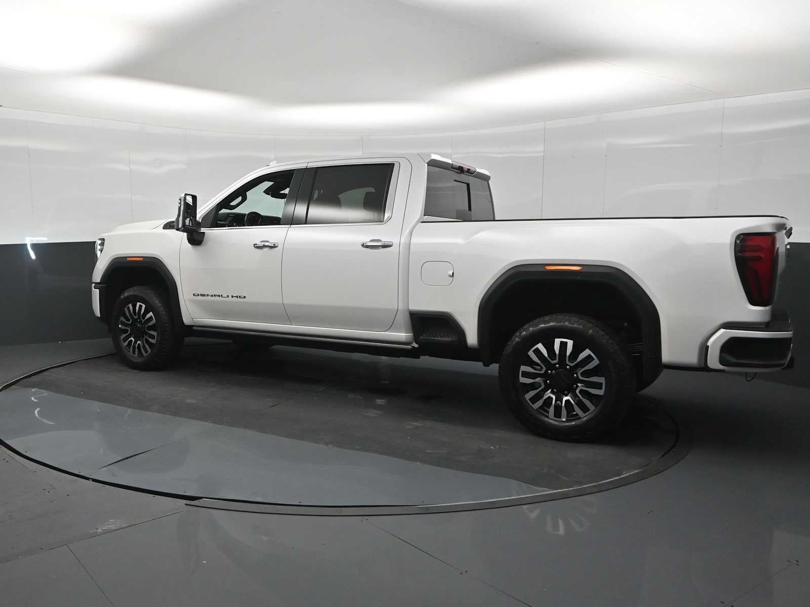 Used 2025 GMC Sierra 2500 Denali Ultimate w/ Max Trailering Package AWD/4WD image 6