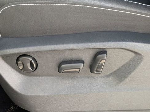 Used 2025 Volkswagen Atlas SE image 17