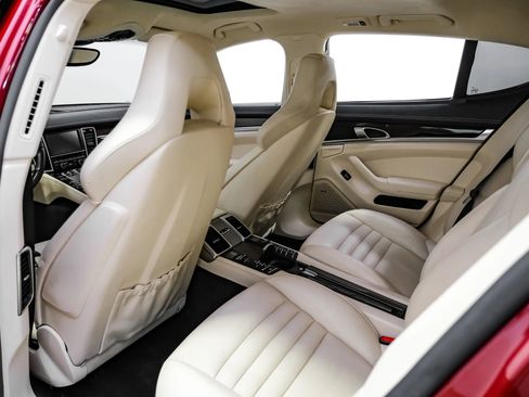 Used 2016 Porsche Panamera Turbo image 40