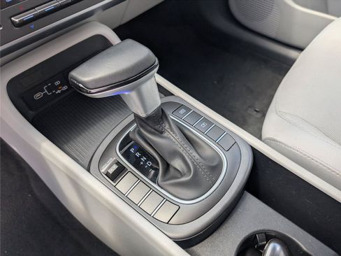Used 2025 Hyundai Kona SEL FWD image 17