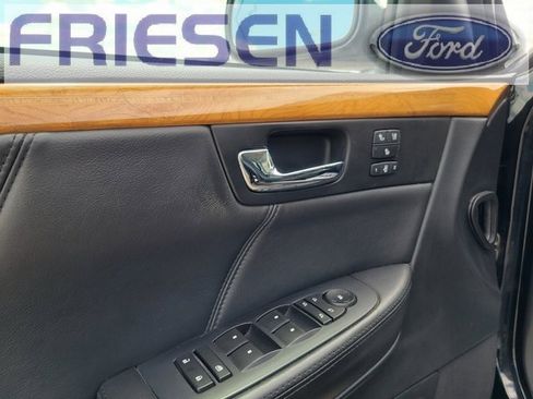 Used 2010 Cadillac DTS Platinum image 21