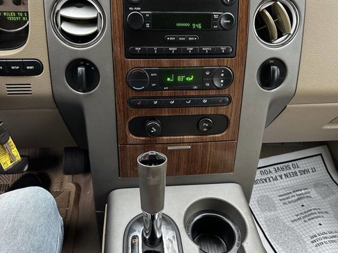 Used 2004 Ford F150 Lariat image 26