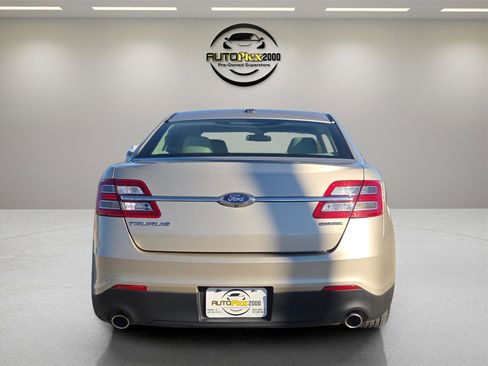 Used 2018 Ford Taurus SE image 6
