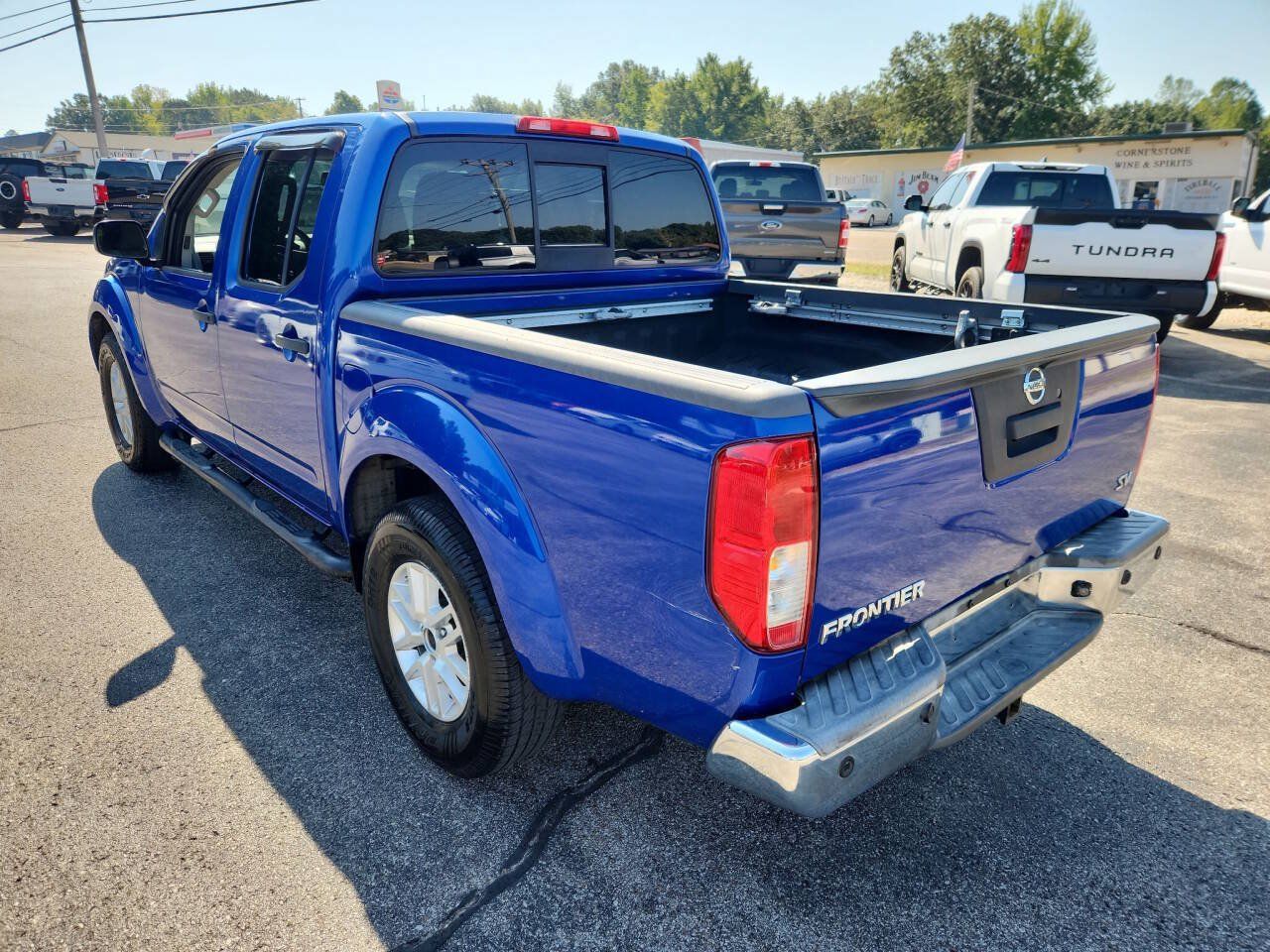 Used 2015 Nissan Frontier SV w/ SV Value Truck Package RWD image 6
