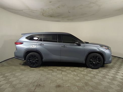 Used 2021 Toyota Highlander XLE FWD image 4