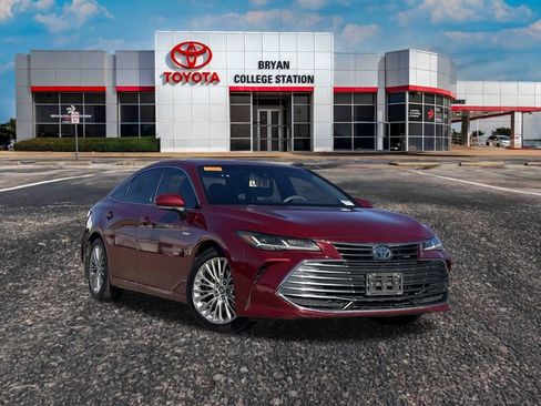 Used 2020 Toyota Avalon Limited image 1