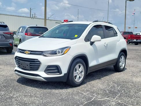 Used 2022 Chevrolet Trax LT w/ LT Convenience Package FWD image 2