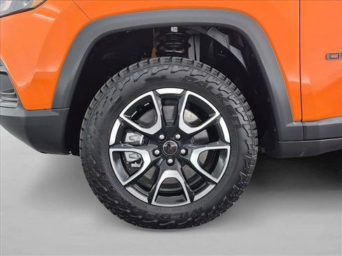 Used 2026 Jeep Compass Trailhawk w/ Sun, Sound & Navigation Group AWD/4WD image 28