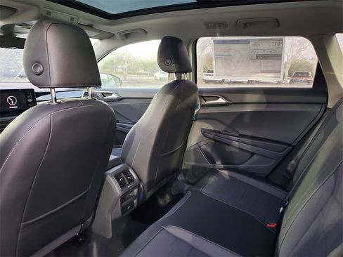 New 2026 Volkswagen Taos SE image 5