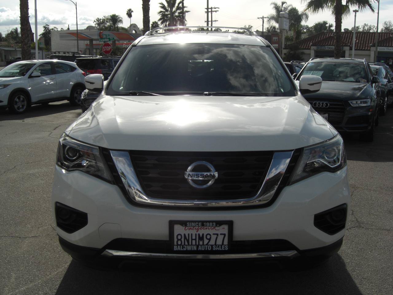 Used 2020 Nissan Pathfinder S FWD image 2