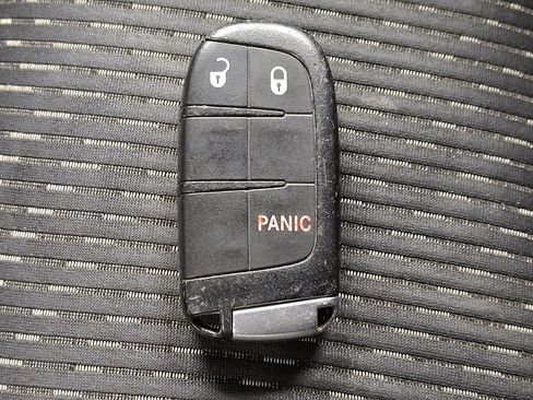 Used 2017 Dodge Journey SXT w/ Chrome Appearance Group image 32