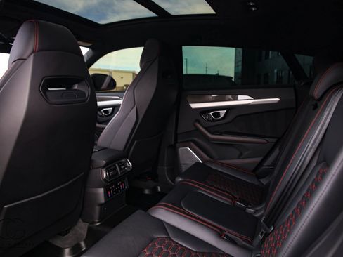 Used 2020 Lamborghini Urus AWD/4WD image 33