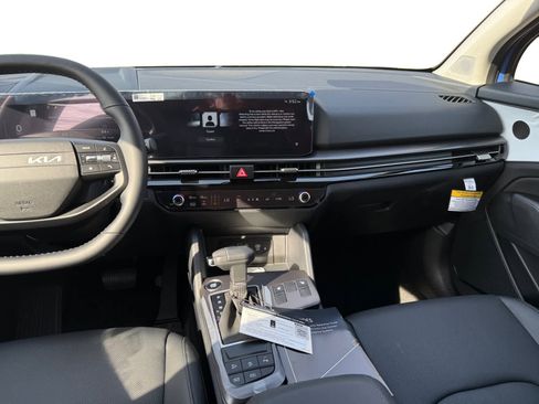 New 2026 Kia Sportage SX FWD image 11