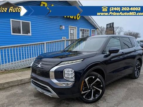 Used 2022 Mitsubishi Outlander SE image 1