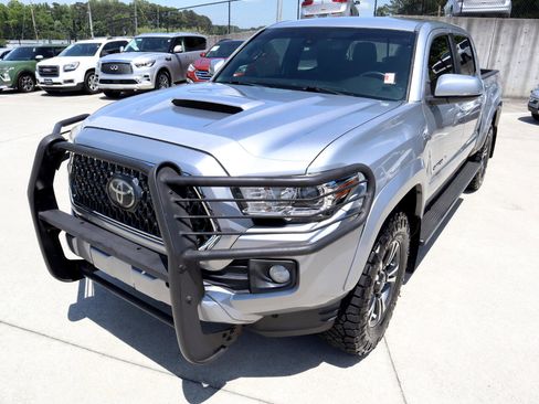 Used 2018 Toyota Tacoma TRD Sport image 34