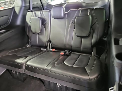 Used 2025 Chrysler Pacifica Select FWD image 10