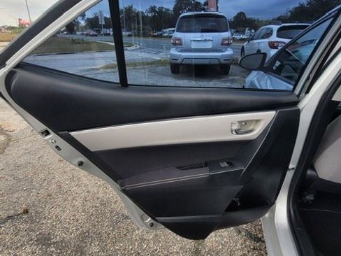 Used 2017 Toyota Corolla LE image 11