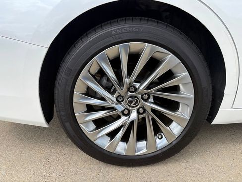 Used 2024 Lexus ES 300h w/ Premium Package FWD image 33