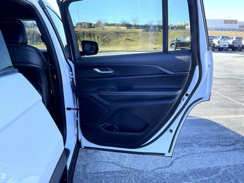 Used 2023 Jeep Grand Cherokee L Laredo image 17