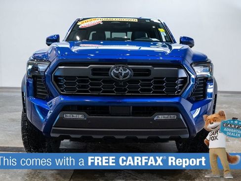 Certified 2025 Toyota Tacoma TRD Off-Road image 2