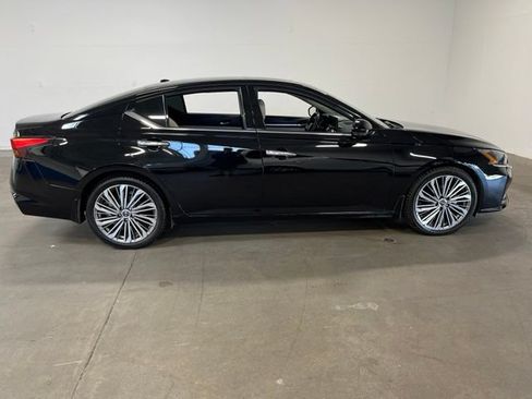 Used 2023 Nissan Altima 2.5 SL FWD image 2