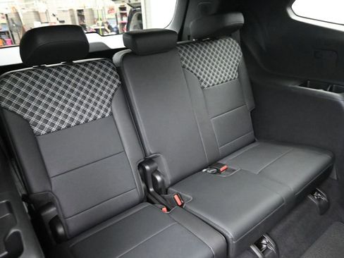Used 2024 GMC Acadia Denali AWD/4WD image 11