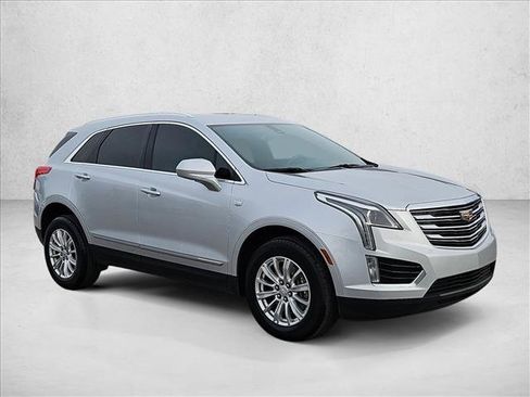Used 2018 Cadillac XT5 FWD image 3