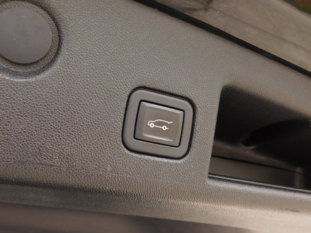 Used 2020 Chevrolet Equinox Premier AWD/4WD image 9