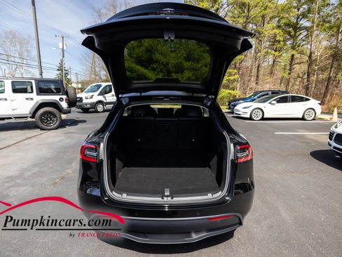 Used 2022 Tesla Model Y Long Range image 17