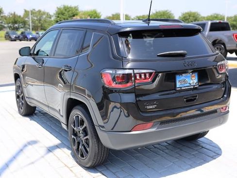 Used 2023 Jeep Compass Latitude w/ Sun and Sound Group AWD/4WD image 3