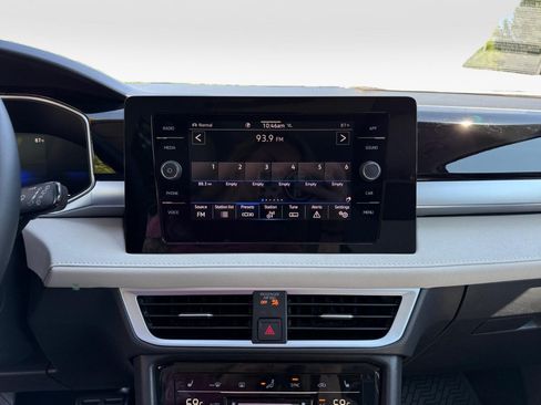 New 2026 Volkswagen Taos SE AWD/4WD image 17