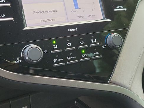 Used 2020 Toyota Camry LE image 26