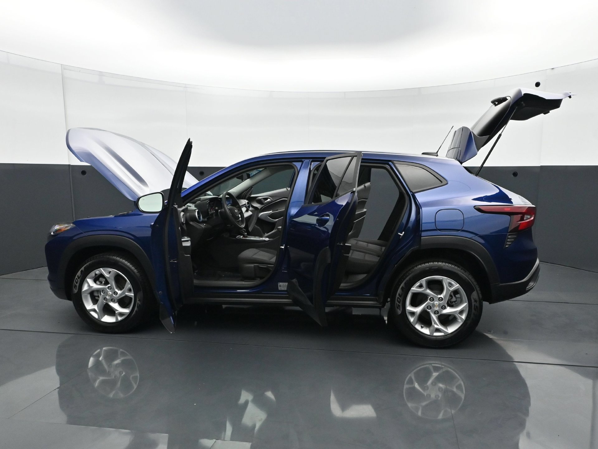 Used 2024 Chevrolet Trax LS w/ LS Convenience Package FWD image 28