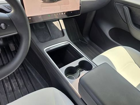 Used 2023 Tesla Model Y Long Range AWD/4WD image 22