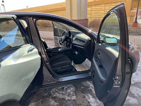 Used 2022 Honda HR-V LX image 9