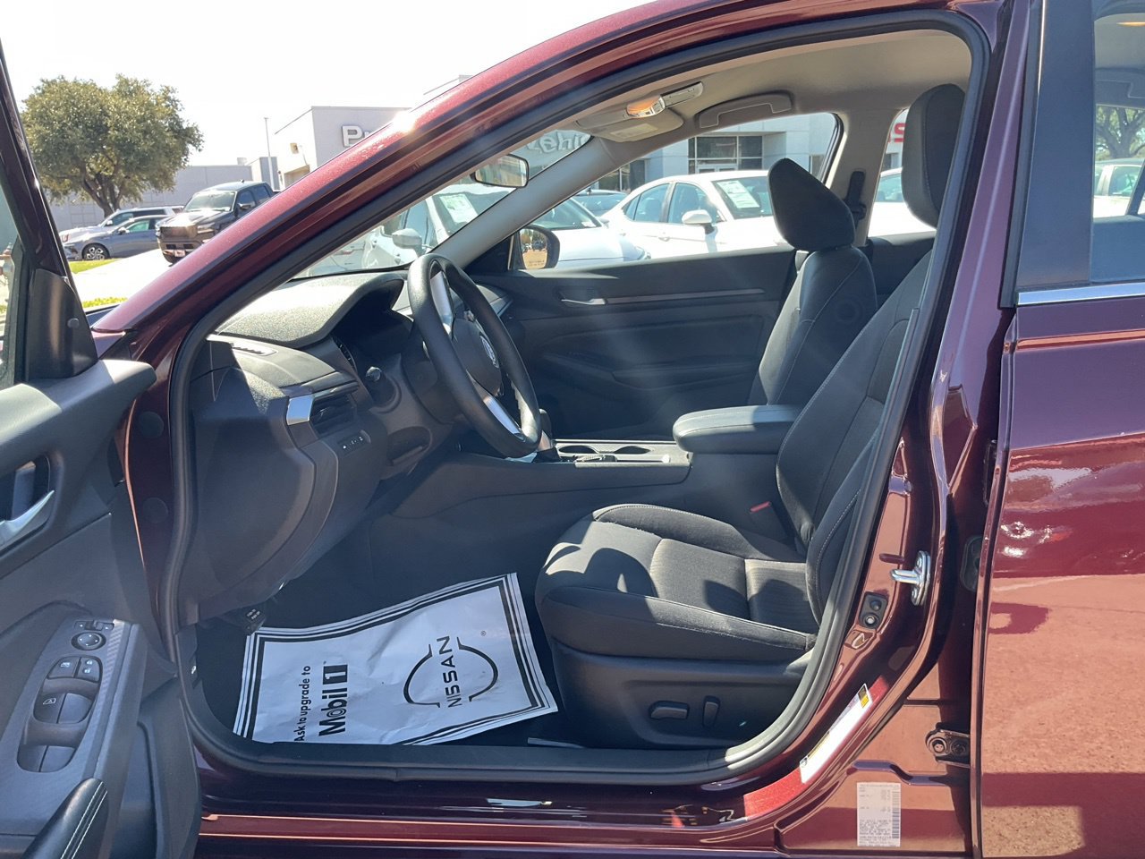 Used 2025 Nissan Altima 2.5 SV FWD image 7
