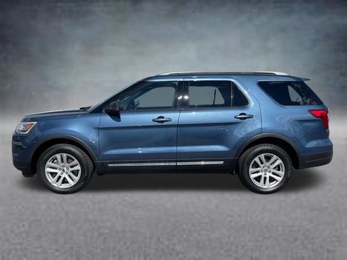 Used 2018 Ford Explorer XLT w/ Class II Trailer Tow Package image 2