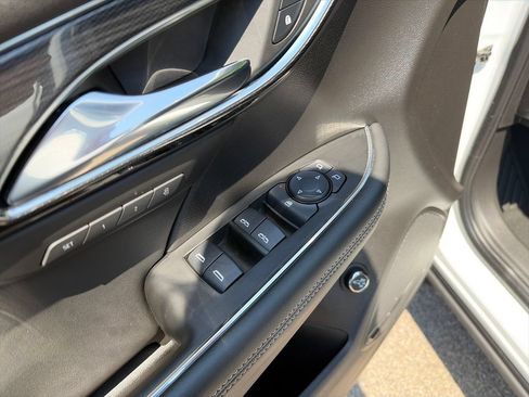 Used 2023 Buick Envision Essence FWD image 22