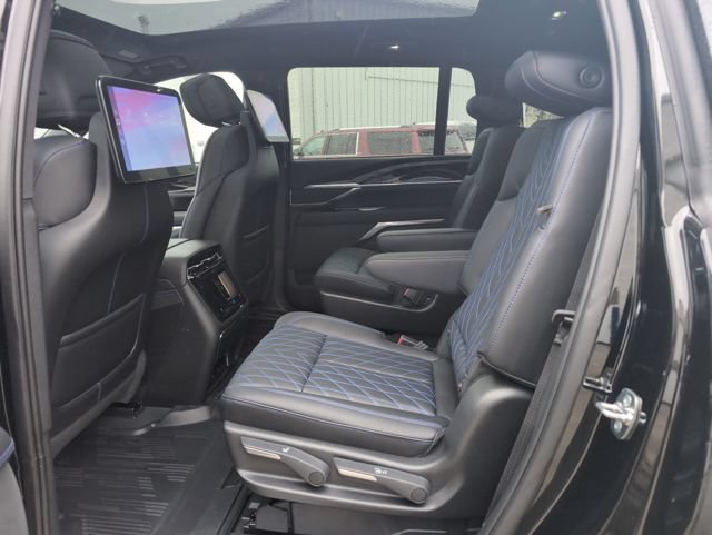 New 2026 Cadillac Escalade IQ Luxury 1 w/ LPO, Floor Liner Package AWD/4WD image 9