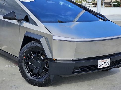 Used 2024 Tesla Cybertruck AWD Crew Cab image 7