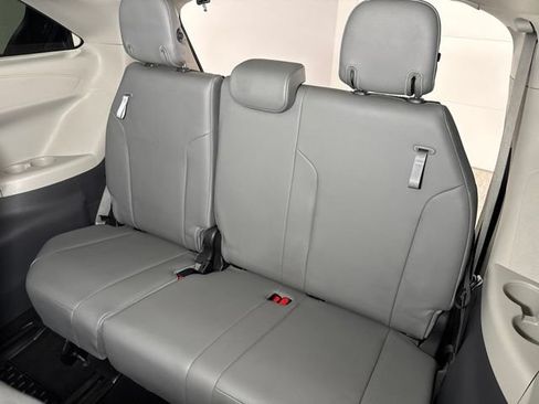 Used 2021 Toyota Sienna XLE AWD/4WD image 27