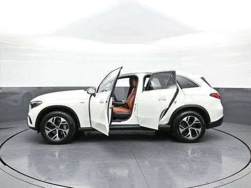 Used 2025 Mercedes-Benz GLC 350e 4MATIC image 47