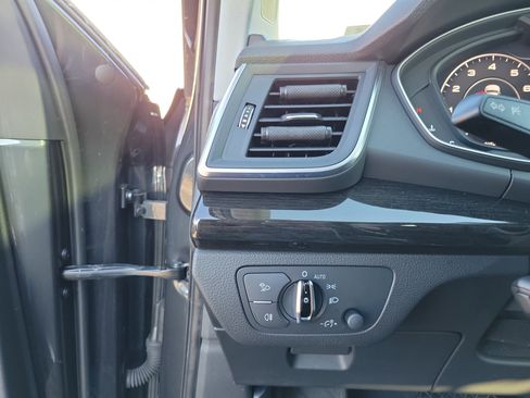 Used 2018 Audi Q5 2.0T Premium Plus w/ Premium Plus Package image 21